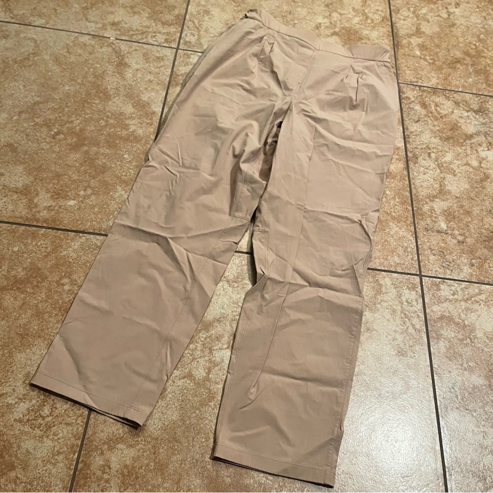 Lululemon Cropped Stretch Bottoms